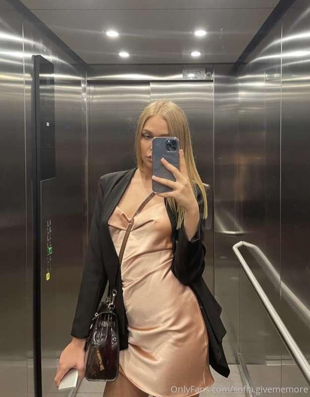 I am very naughty, do you want to know my dark desires?😈