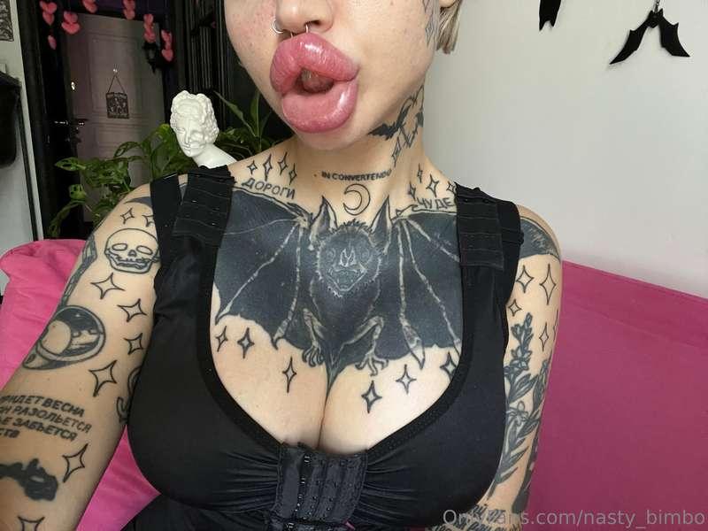 Lips and tits🤤🤤🤤