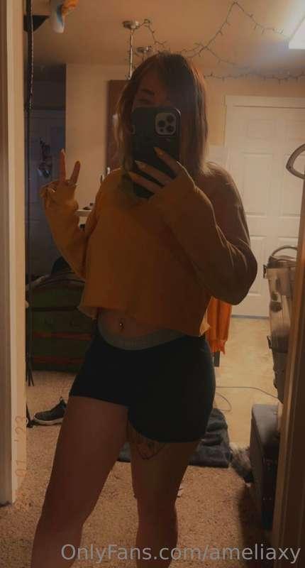 A cute comfy outfit and some mirror noodles tonight!  Had a ..
