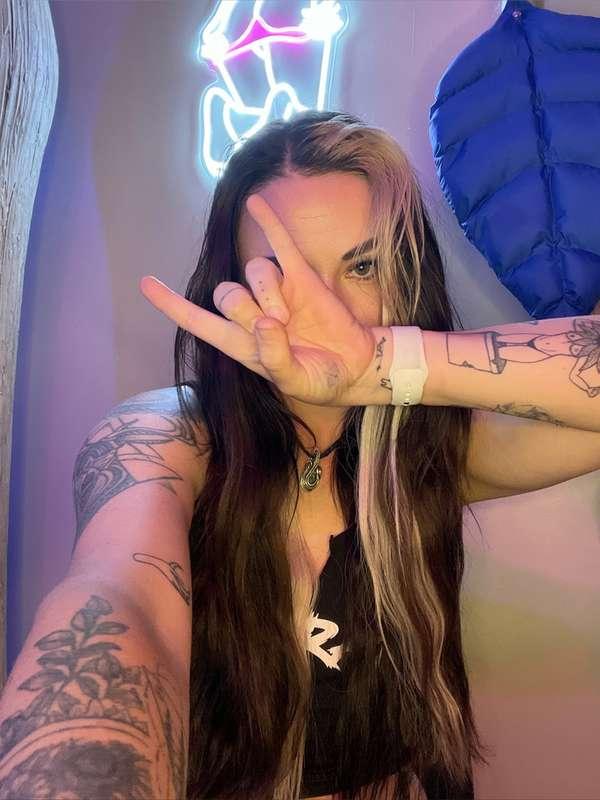 48 hours left 😈💅🏻