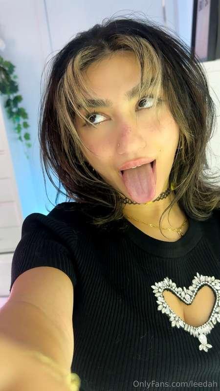 bet you can’t handle what this tongue does