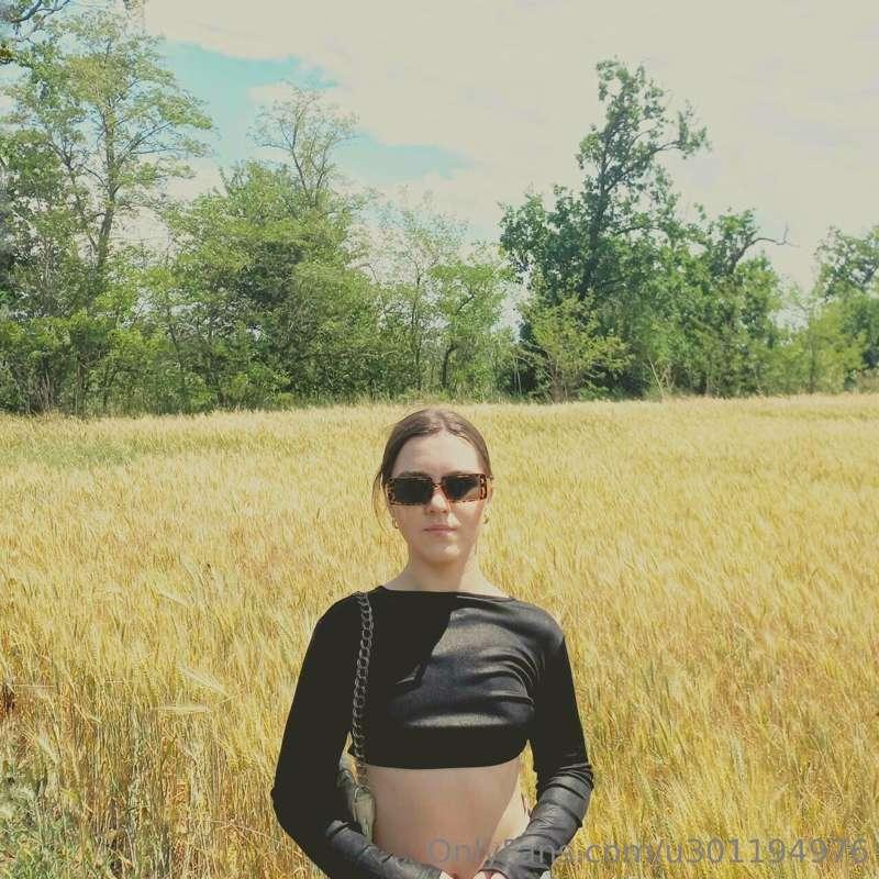 Alone in the field, jus iamgine what we can do there! 😜 Tell..