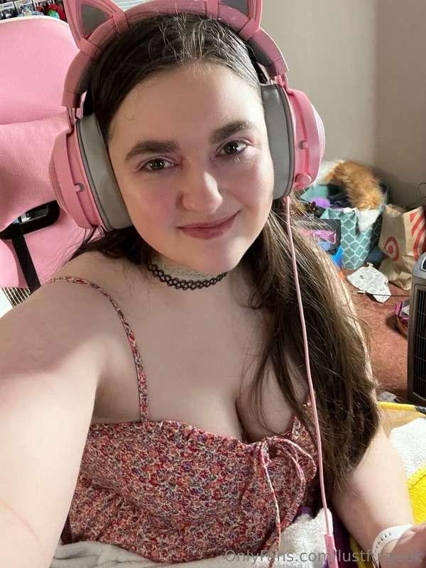 Kitty gamer girl! do you like my undies?