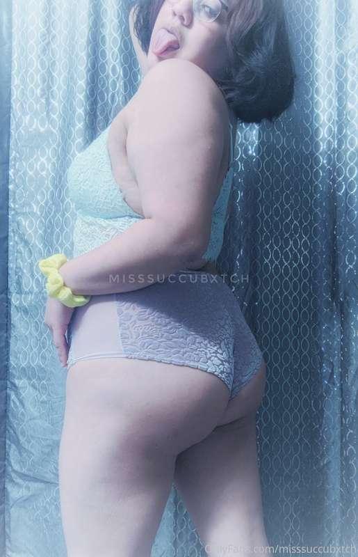 Monday is for masturbating...
Imagine...
Touch it.
Squeeze i..