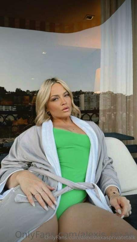 Sexy, engaging and overall a delight. Dive deeper into stori..