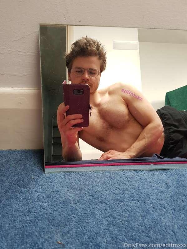 A few pics and workout clips💪