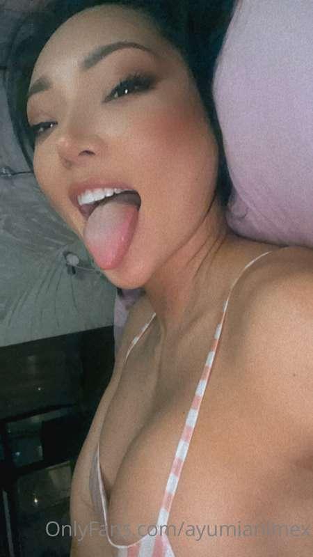 I need some cum on my tongue 
Dm me