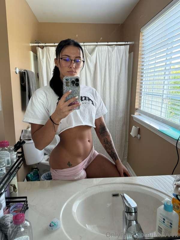 mirror selfie for days