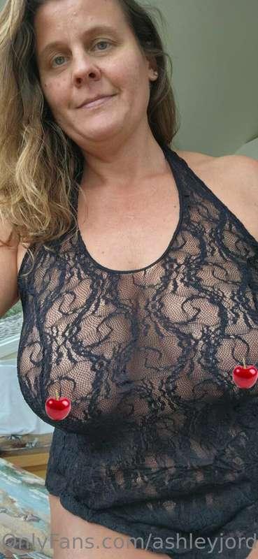 These cherries are true distractions 😏