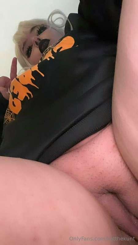 Do you want me to sit on your face like this?♥️
