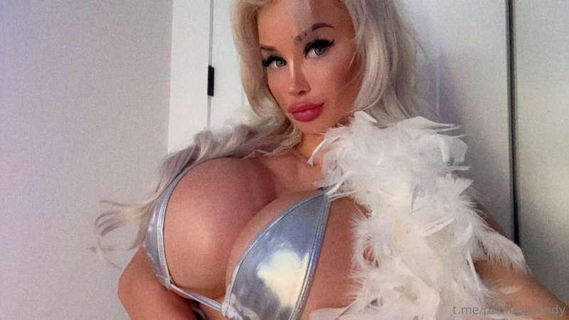 I know you love my tits 😏 $5 gets you my best titty pics 🍒 L..