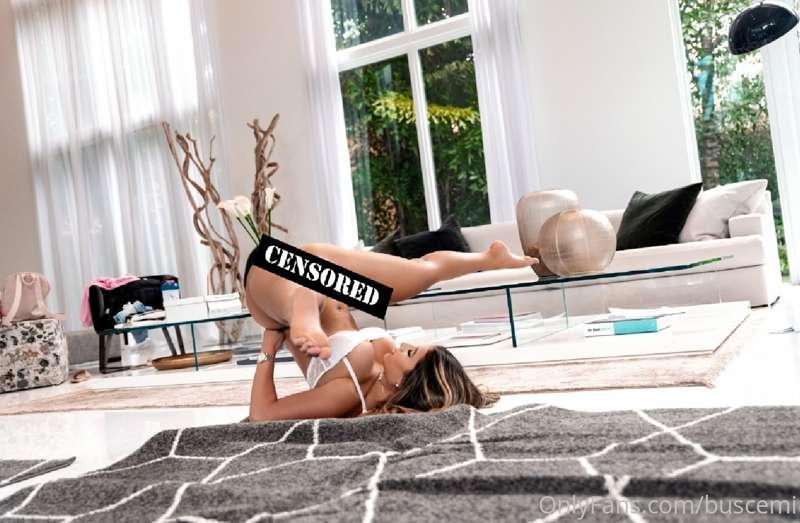 Who doesnt love a girl who's flexible when it counts 😈 Messa..
