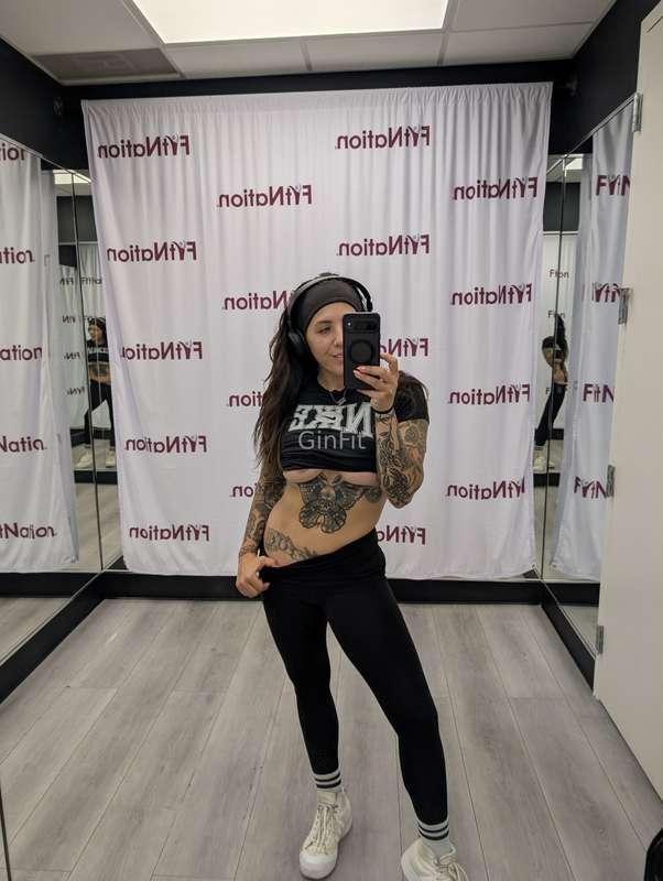 I utilized this posing room 👀 I wonder if anyone knew what I..