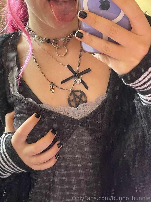 got some new kuromi jewellery the other day 🖤☺️