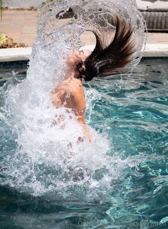 💦