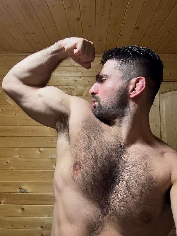 Have a hot weekend 💪🏻