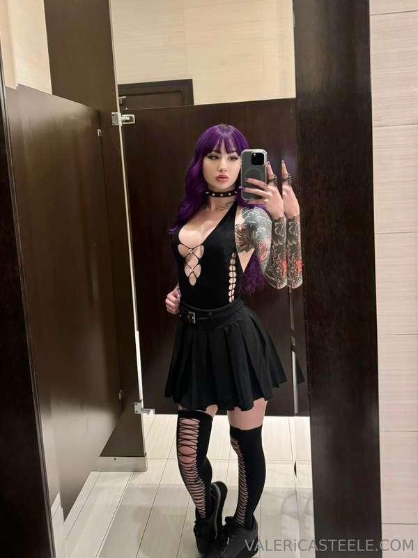 big tiddy goth gf or whateva