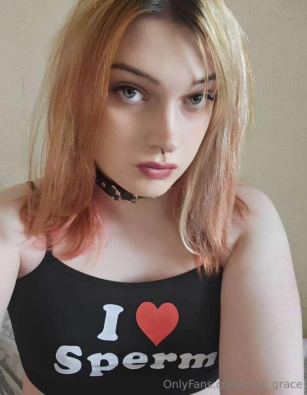 A hot transsexual whore @merlinkitty is ready to fulfill all..