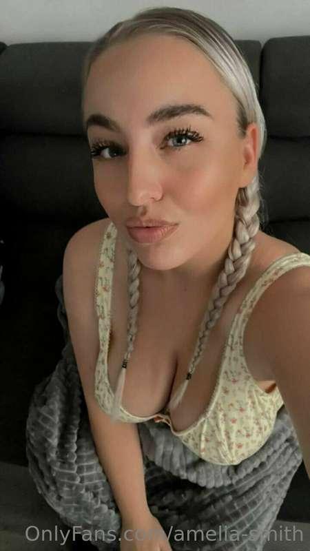 is pretty face and big boobs your type??