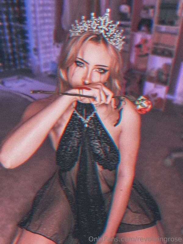 long live the queen 🥀

lil angsty lingerie photoset for you:..