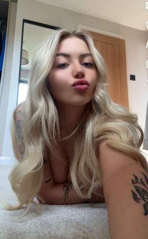 i get shy posting here.. but I get really naughty in dms 🔥