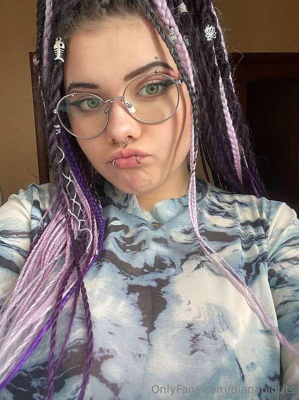 Maybe you don’t know, but I wearing a glasses when I’m at ho..