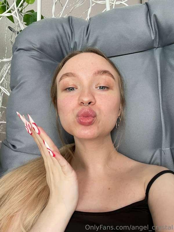 I'm sending you a kiss to make your day great 🤗💋 What are yo..