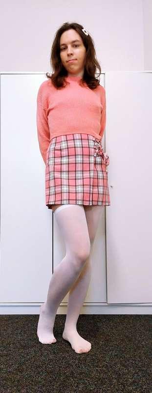 Love pink outfit with the white stockings💗