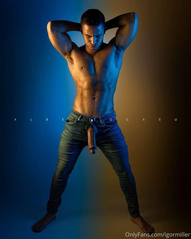 Ready to fuck your throat deep 😈
.
Photo by @albertophotogra..