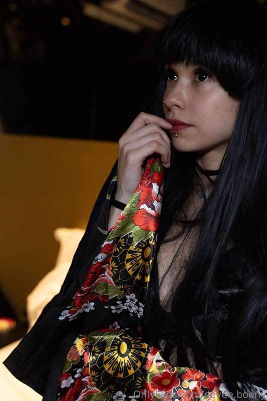 The true beauty of a geisha pt2"A geisha seduces with a glan..