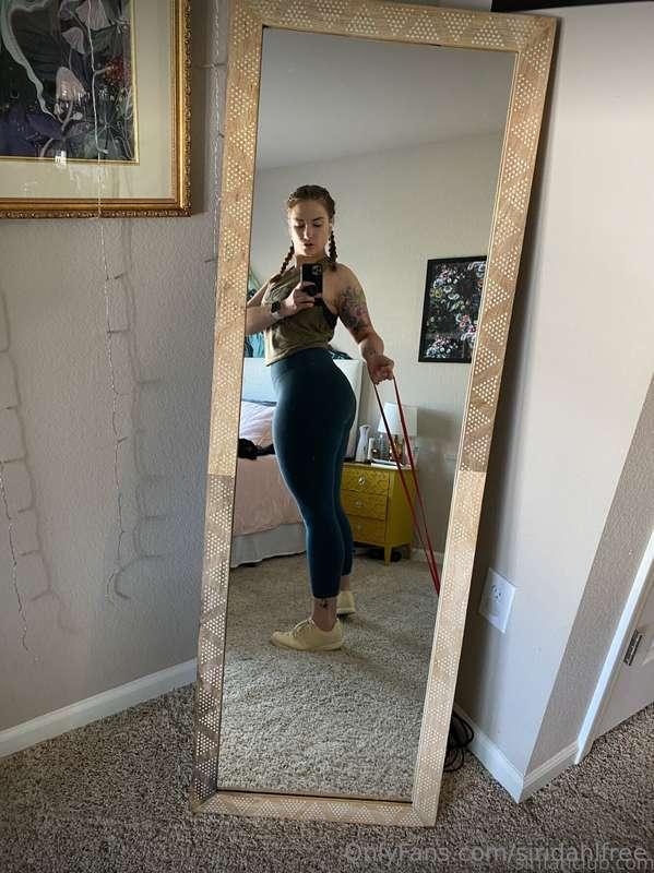 I have gainz and thensome on @siridahl 💪🏻🤪🍑