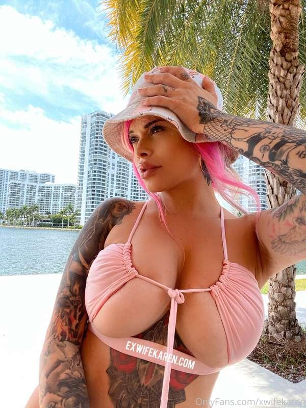 Hiiiiiii should I take this bikini off?🌴😉