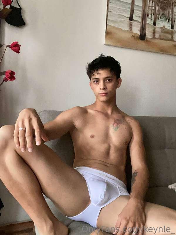 sit on my lap and let's make out 😘😏