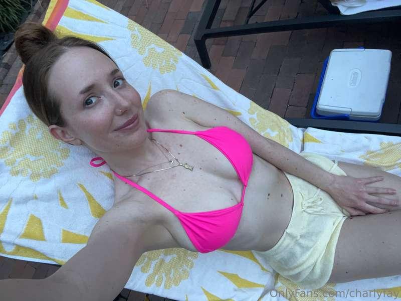 Pool day anyone? ⛱️