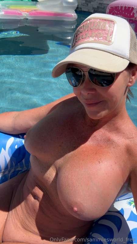 Happy flash me Friday 😈