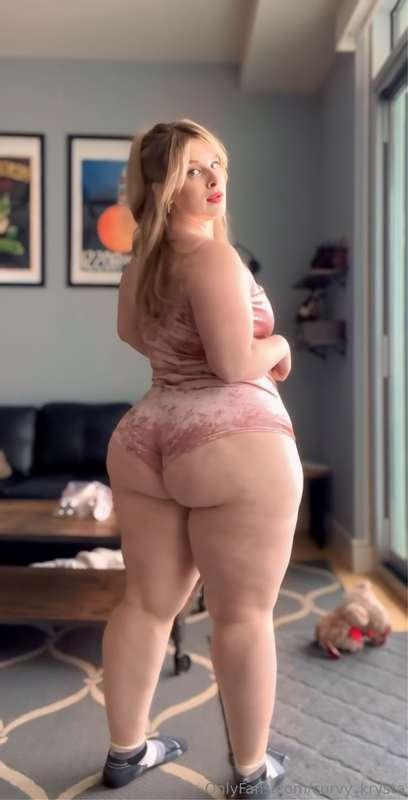 Happy Friday! 🤭🍑
