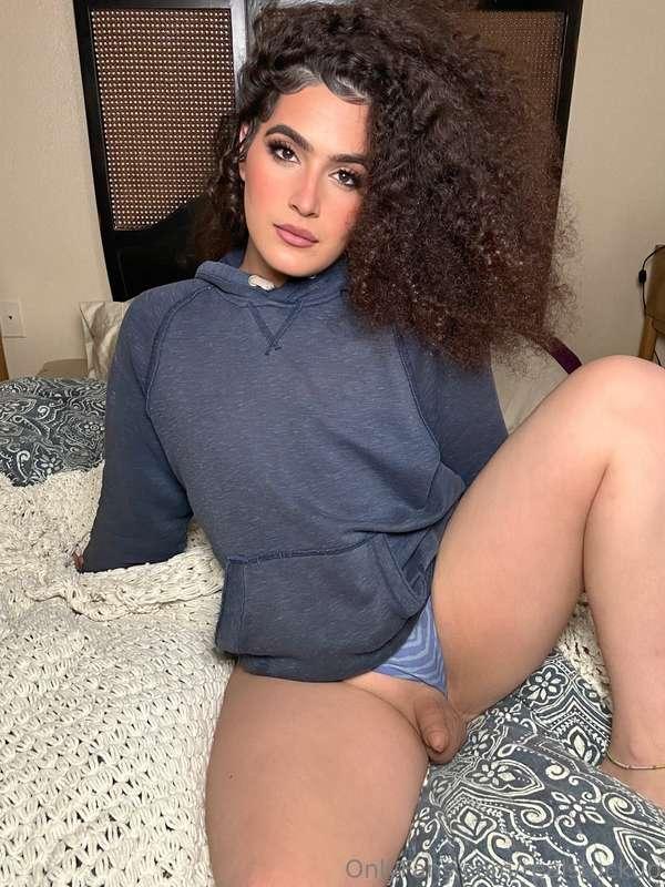 Girl next door! 🚪 👀