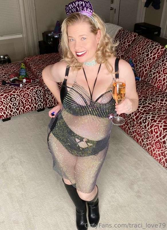 HAPPY NEW YEAR! 🥳💋

@traci_love
