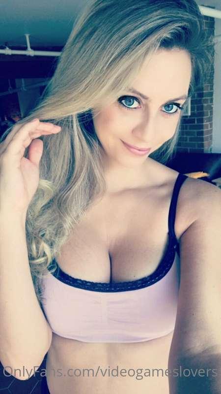 Good morning! Who’s going to watch the super bowl tomorrow ?