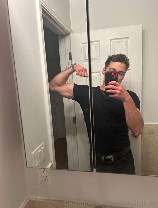 Caught in the act… again. Wanna be next? 💋🍑