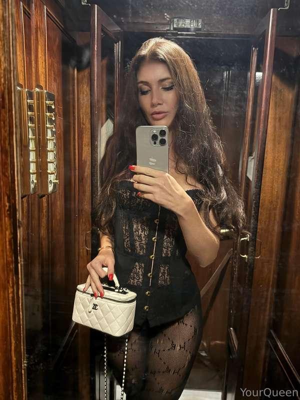 Do you like pics like that? Should I post more of? 🥰