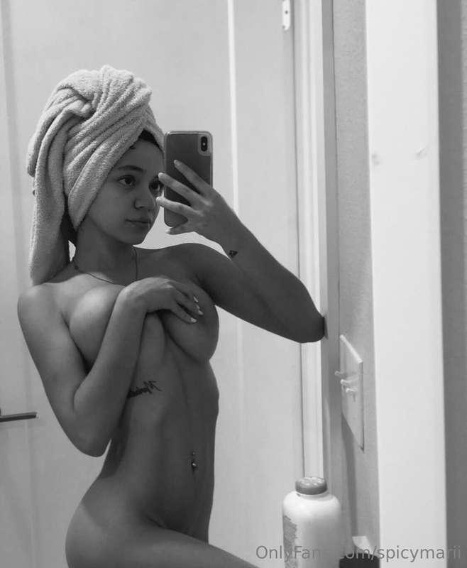 old semi nude of me when i was 19 👁👄👁