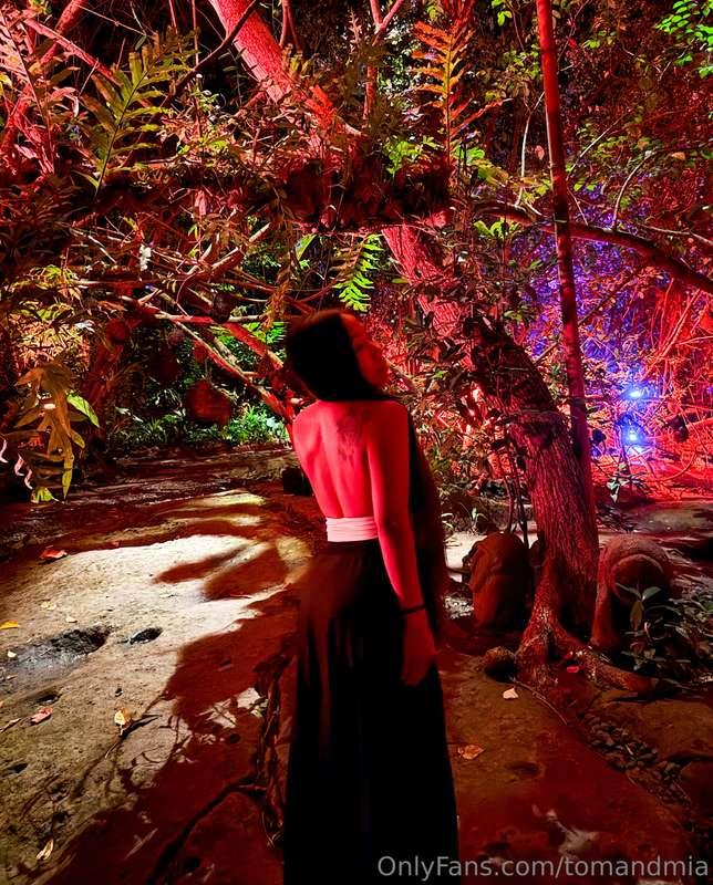 Feels like I’m somewhere magical ✨Does my back look sexy or ..