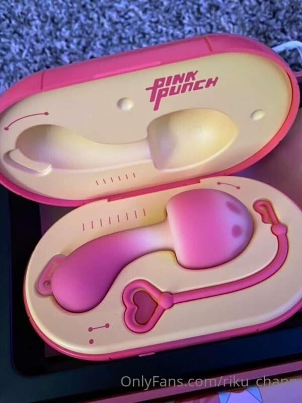 Just got this new vibrator toy in the mail today and I’m gon..