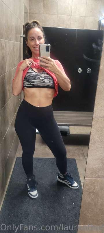 Before lifting... Standby for the sweaty strip down in the t..
