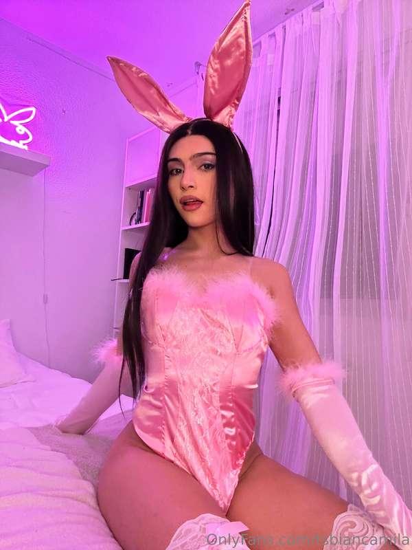 Would you let this bunny hop on your huge dick? 🤤🍆