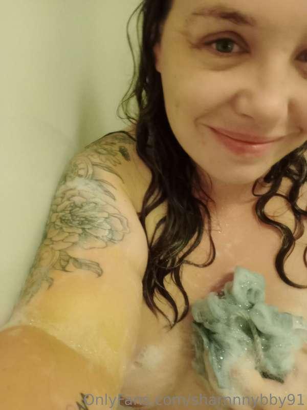 Shower, anyone?  Tip below to get the full set sent straight..