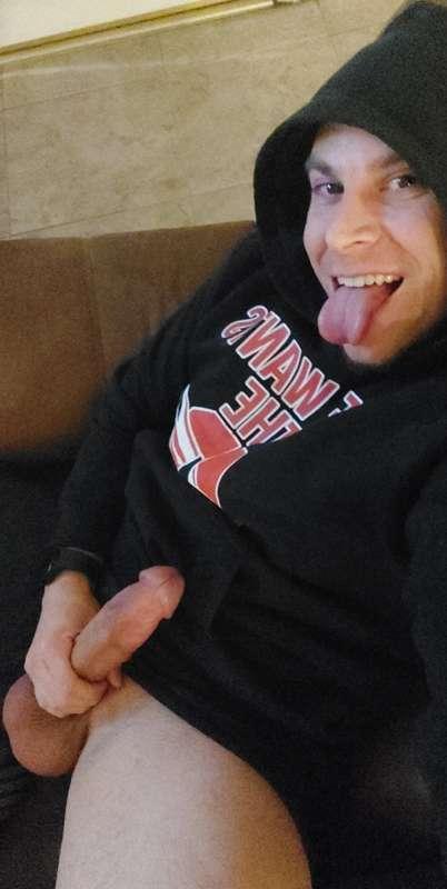 Last night in Vegas and I'm horny as fuck. Heading home to F..