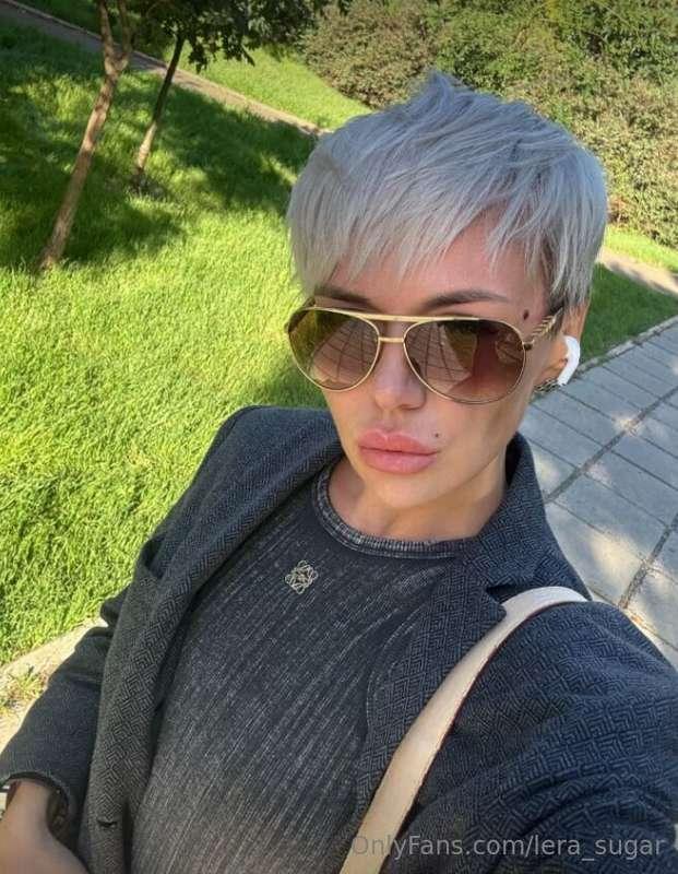 Hi! My friend @karinasnowwhite created her onlyfans today 🥰S..