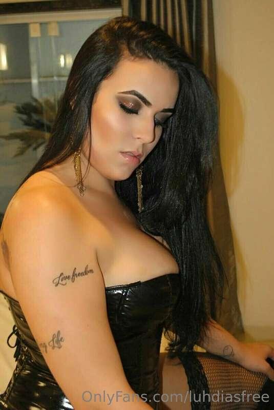 be a good boy… and maybe i’ll let you stay up 😏